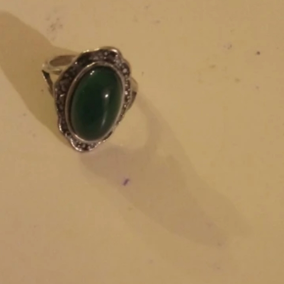 Beautiful vintage green stone ring!!! - Picture 4 of 6